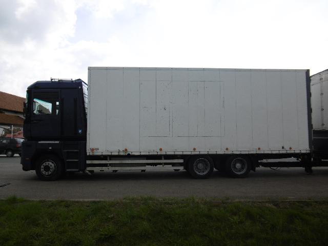 Vozidlo RENAULT MAGNUM