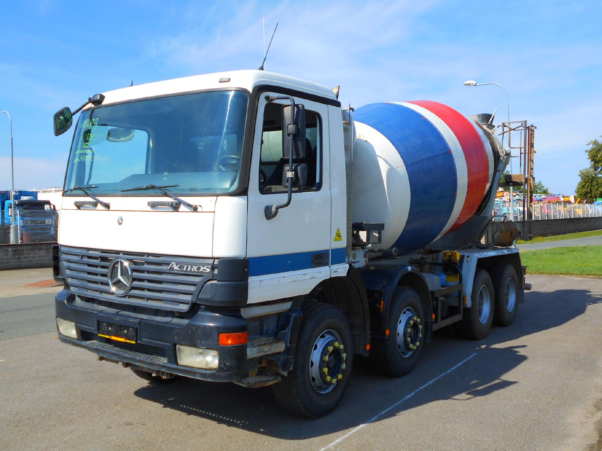 Vozidlo MERCEDES BENZ ACTROS 3235B 8x4