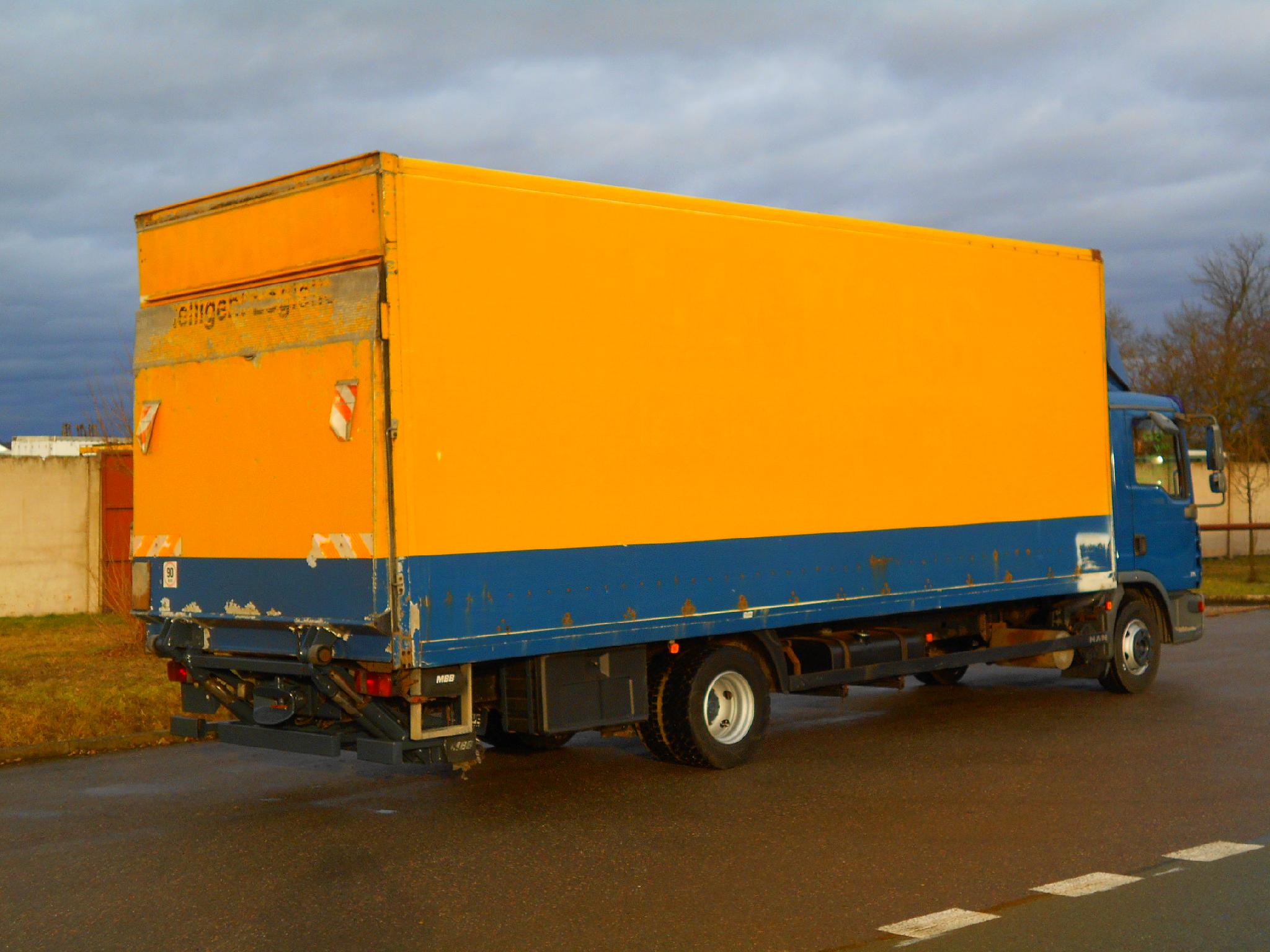 Vozidlo MAN TGL 12.210 4x2